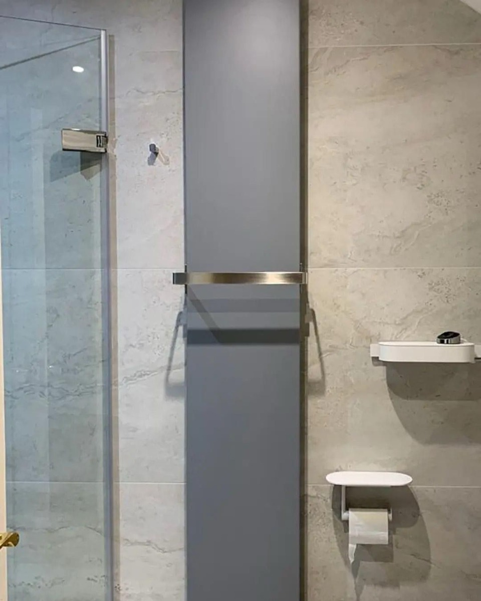 Company: Image 300